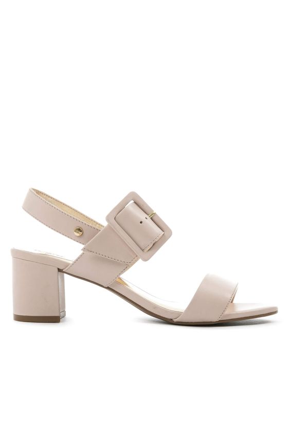 Zapato Con Solapa Y Adorno Metalico Tacon 4,5 Cm ELBA10 NEGRO - Desireé
